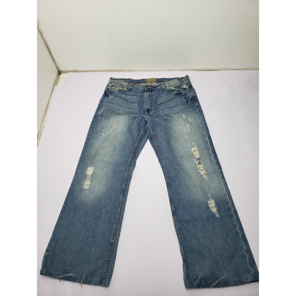 BKE Men’s Tyler Relaxed Fit Bootcut Denim Light Wash Distressed Jeans Size 36R